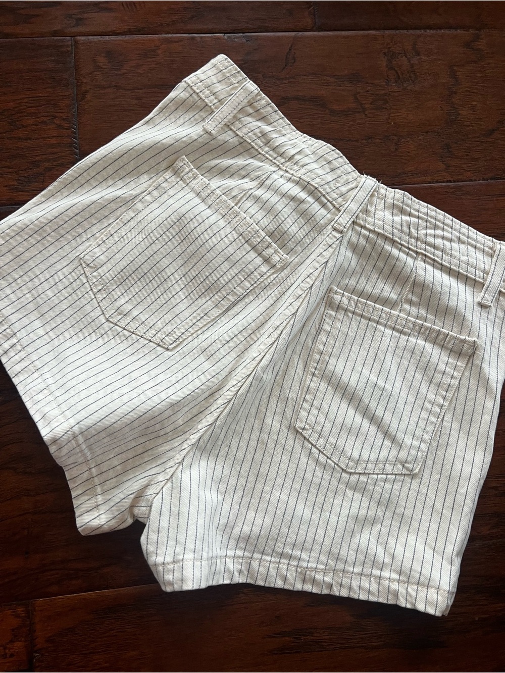 NWT Universal Thread Sailor Shorts Size 8 | High Rise Cream Pinstripe